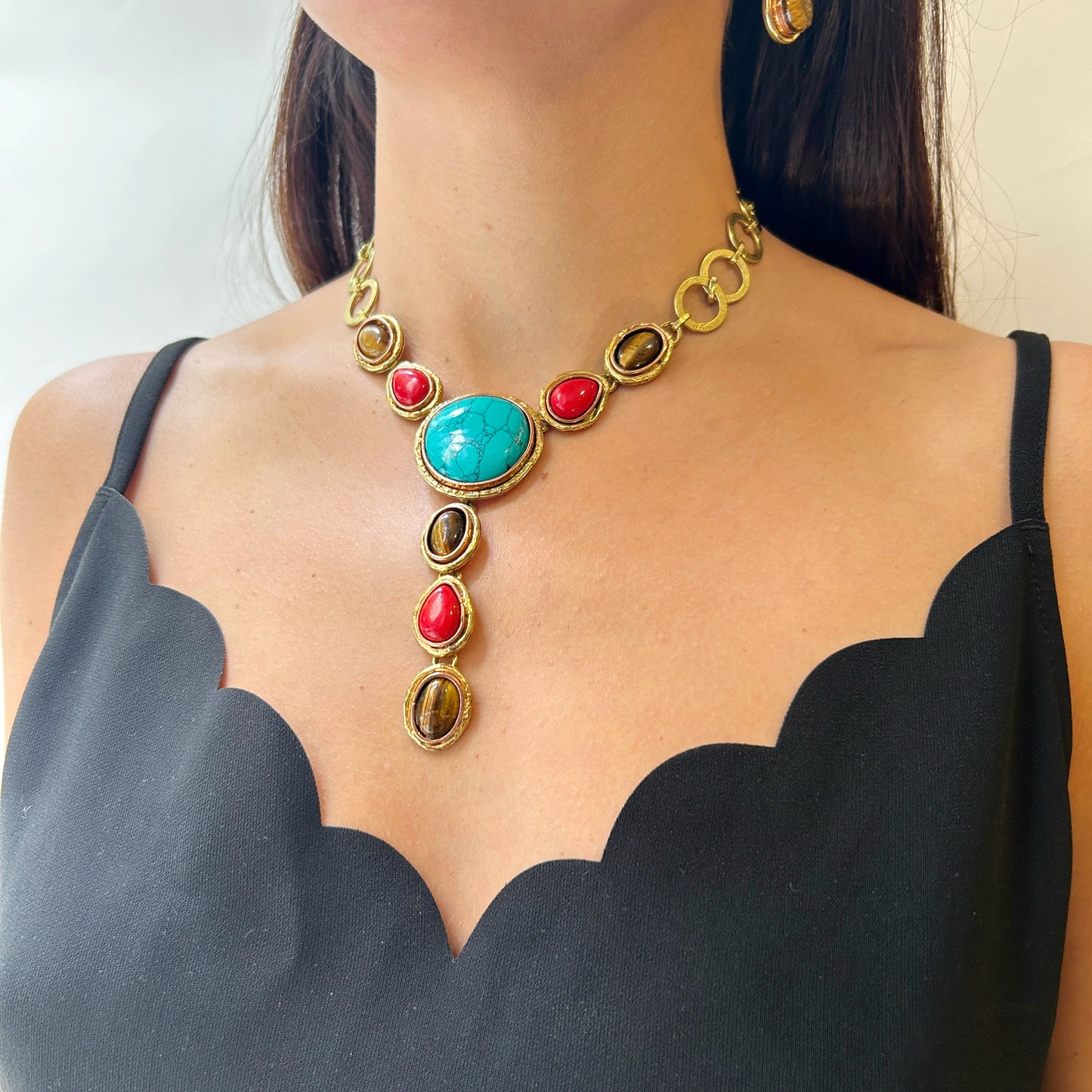 Collar corbatero piedras naturales