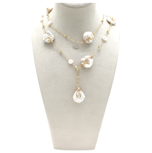Collar largo con perlas barrocas