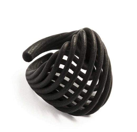 Anillo entrelazado con volumen