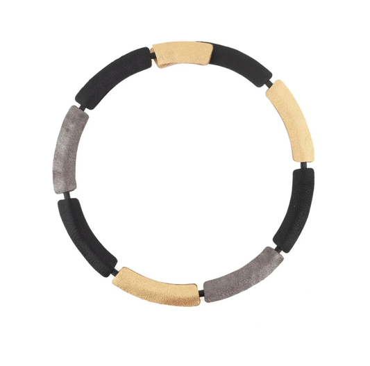 Collar dorado negro y pelte