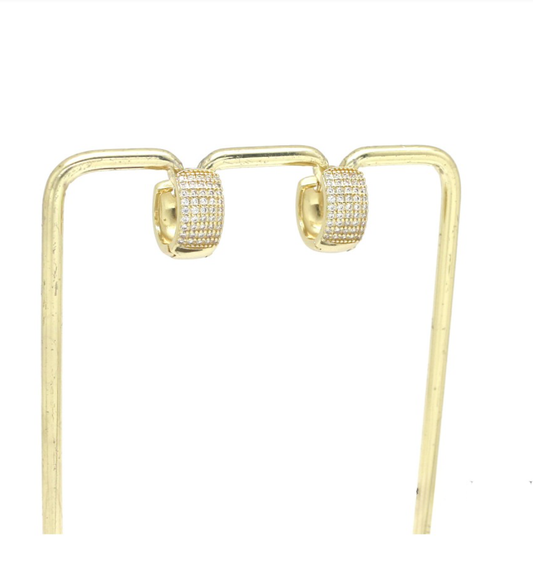 Argollas doradas de zirconia