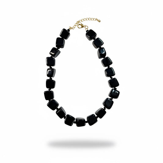 Collar cubitos resina negra