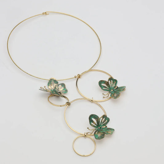 Collar triple mariposa