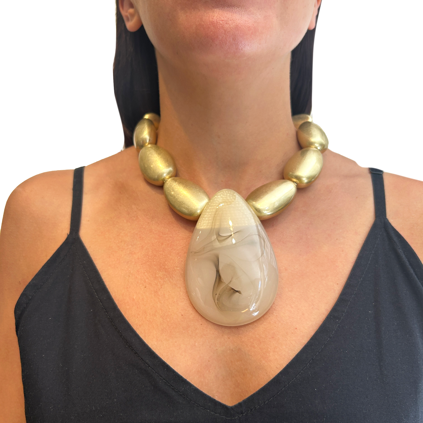 collar dorado y beige

