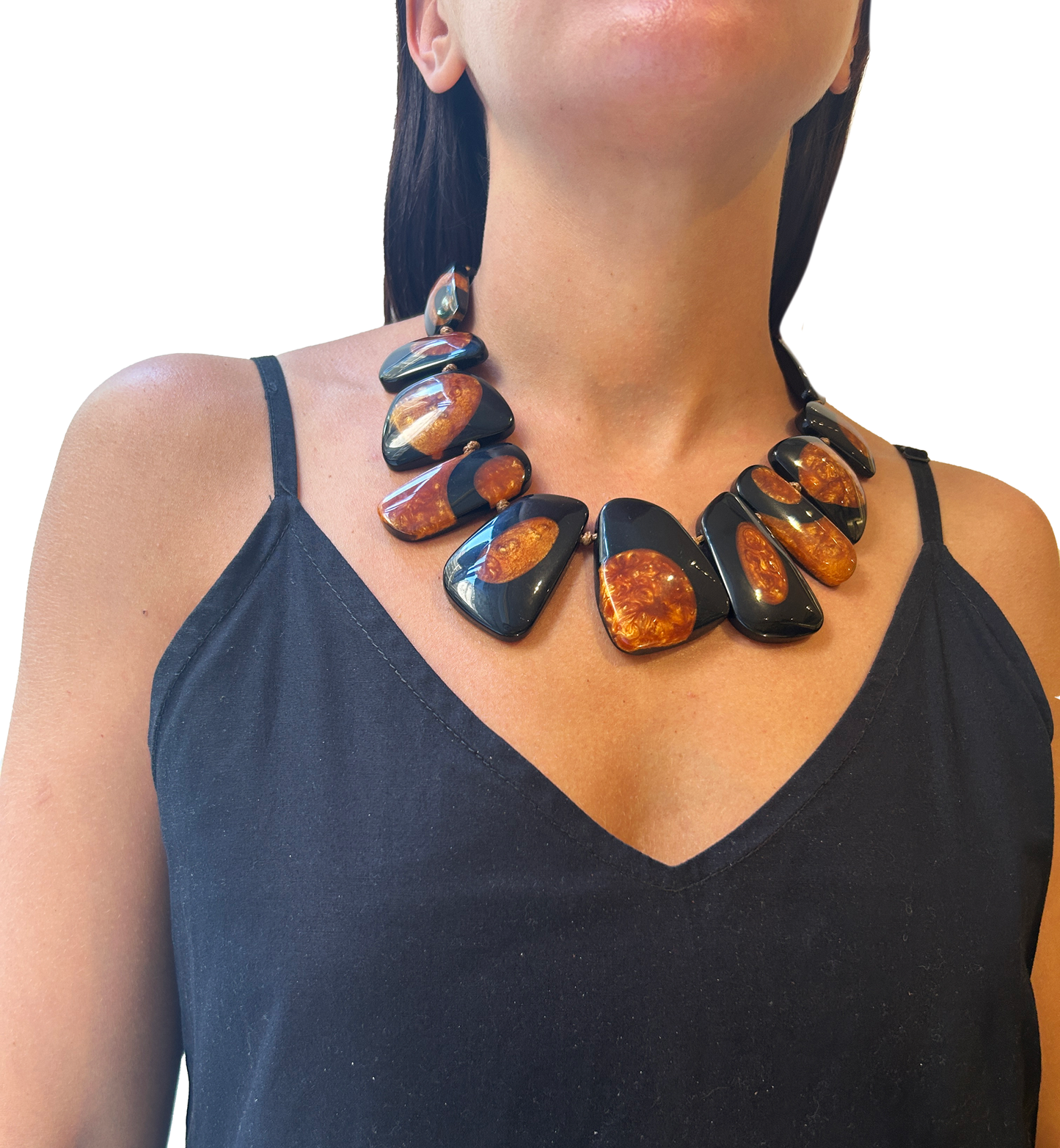 Collar negro y caramelo