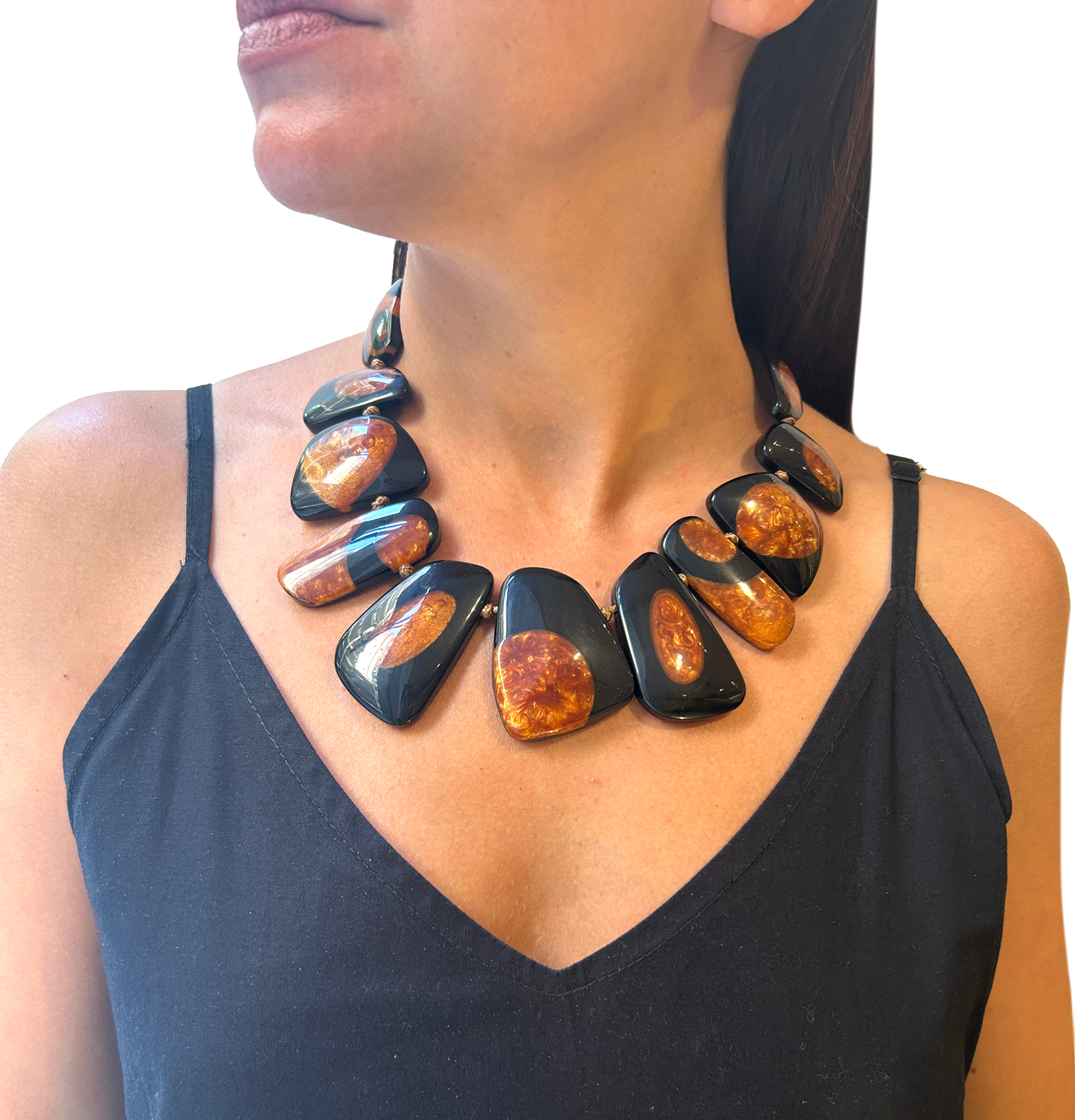 Collar negro y caramelo