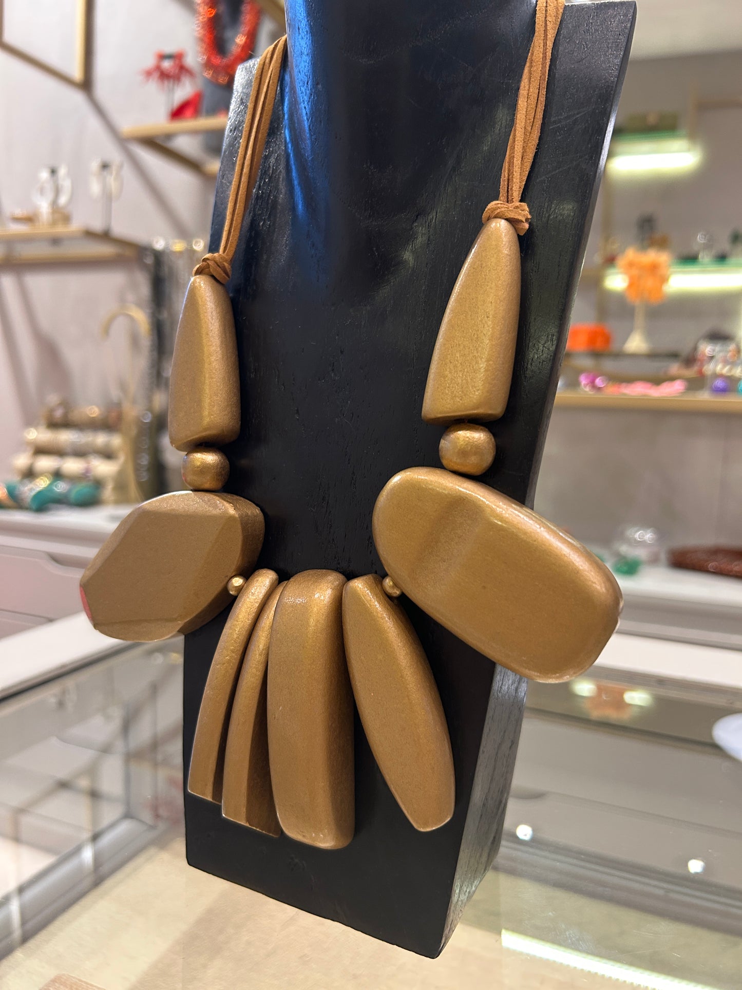 Collar cuentas geometricas de madera