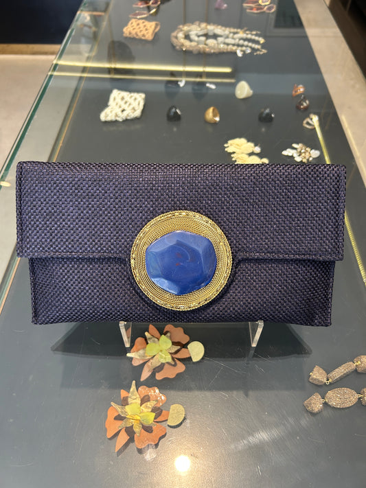 Sobre azul marino con ágata