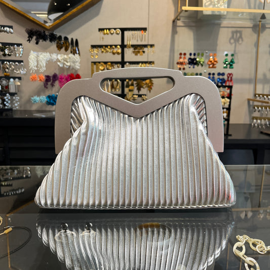 Bolso plisado plateado