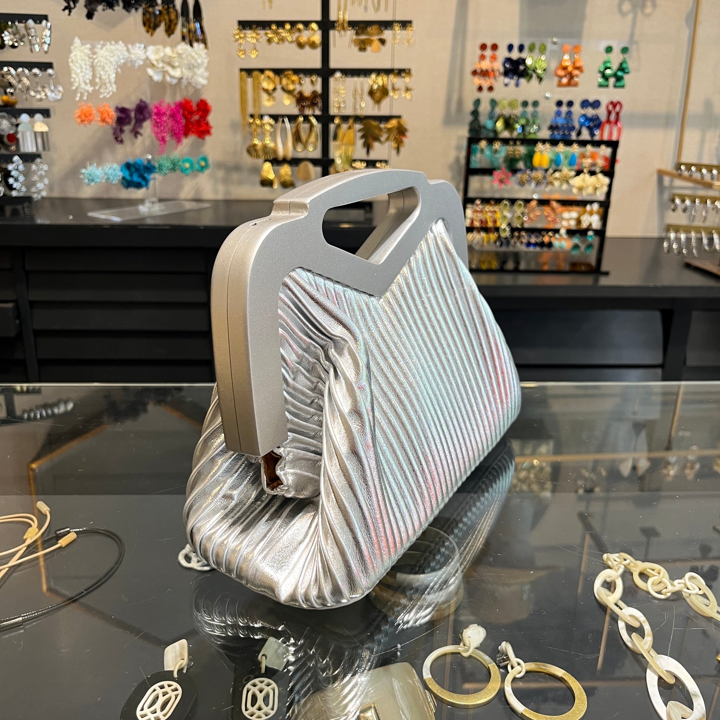 Bolso plisado plateado