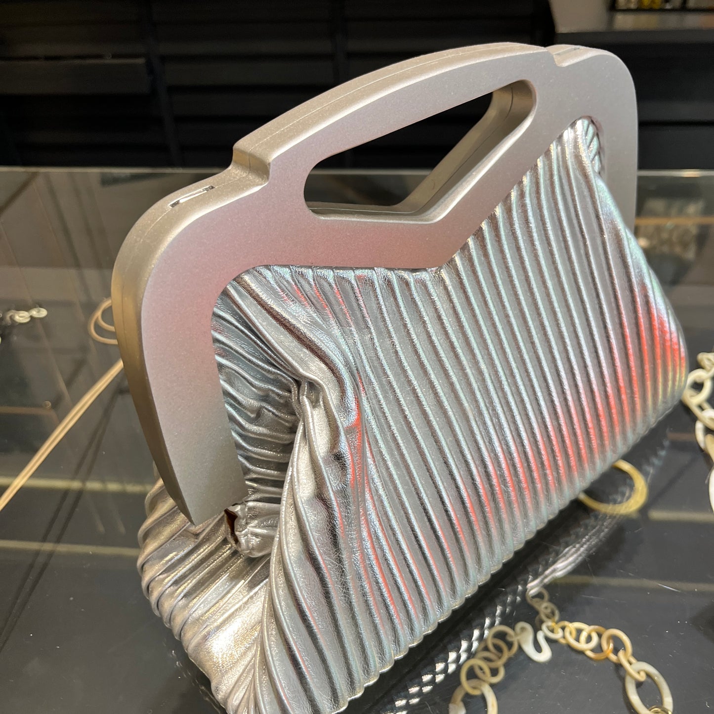 Bolso plisado plateado