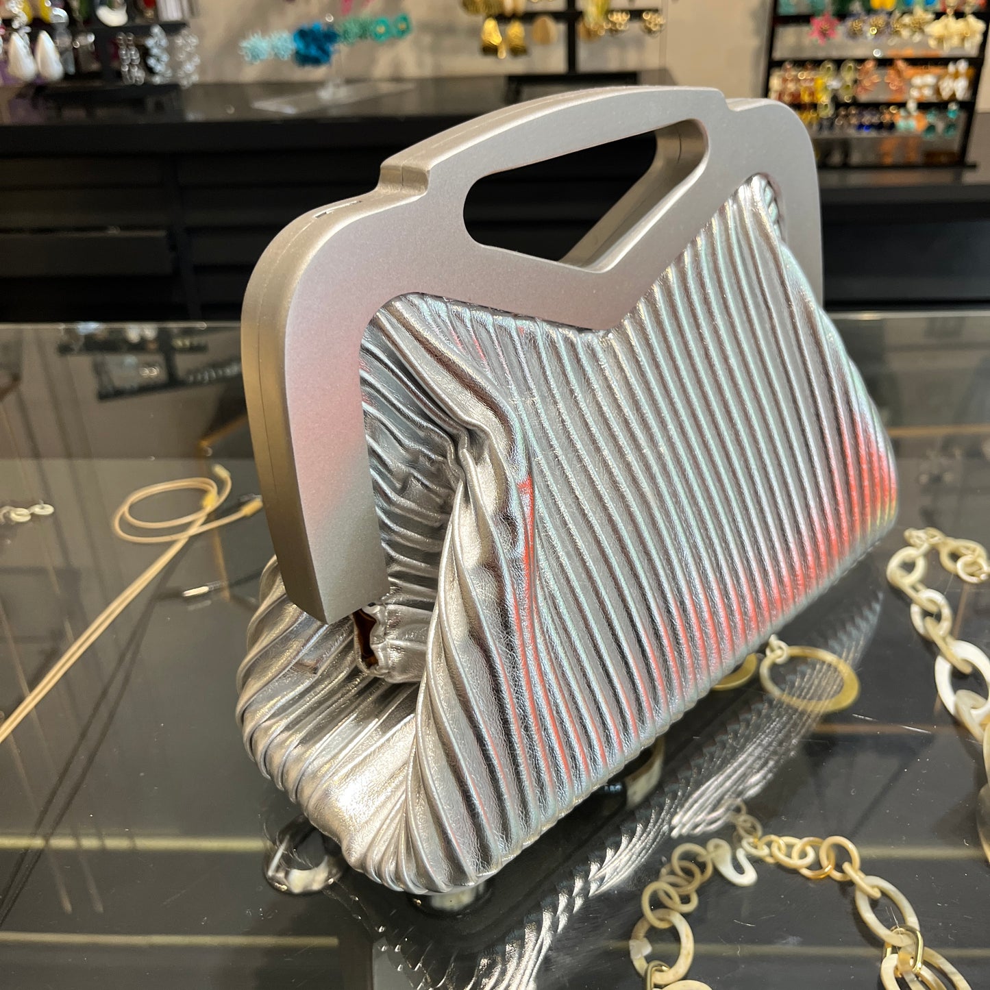 Bolso plisado plateado