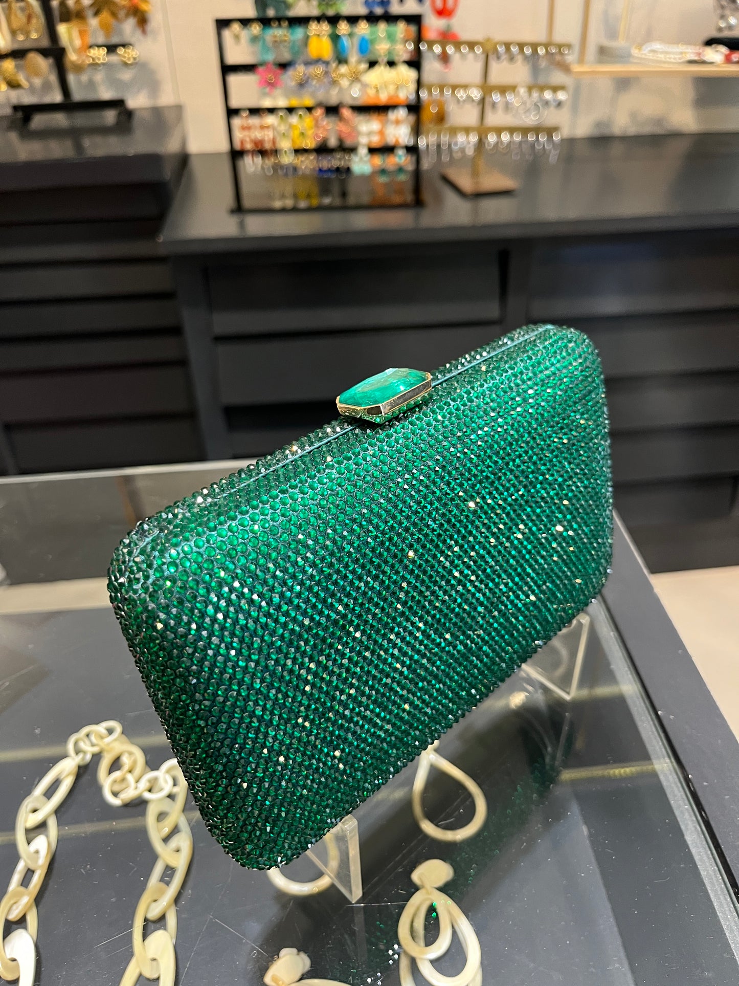 Clutch pedrería verde