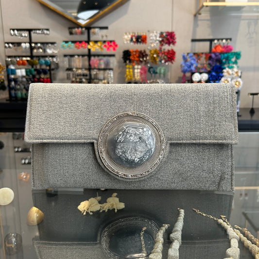 sobre gris aterciopelado
