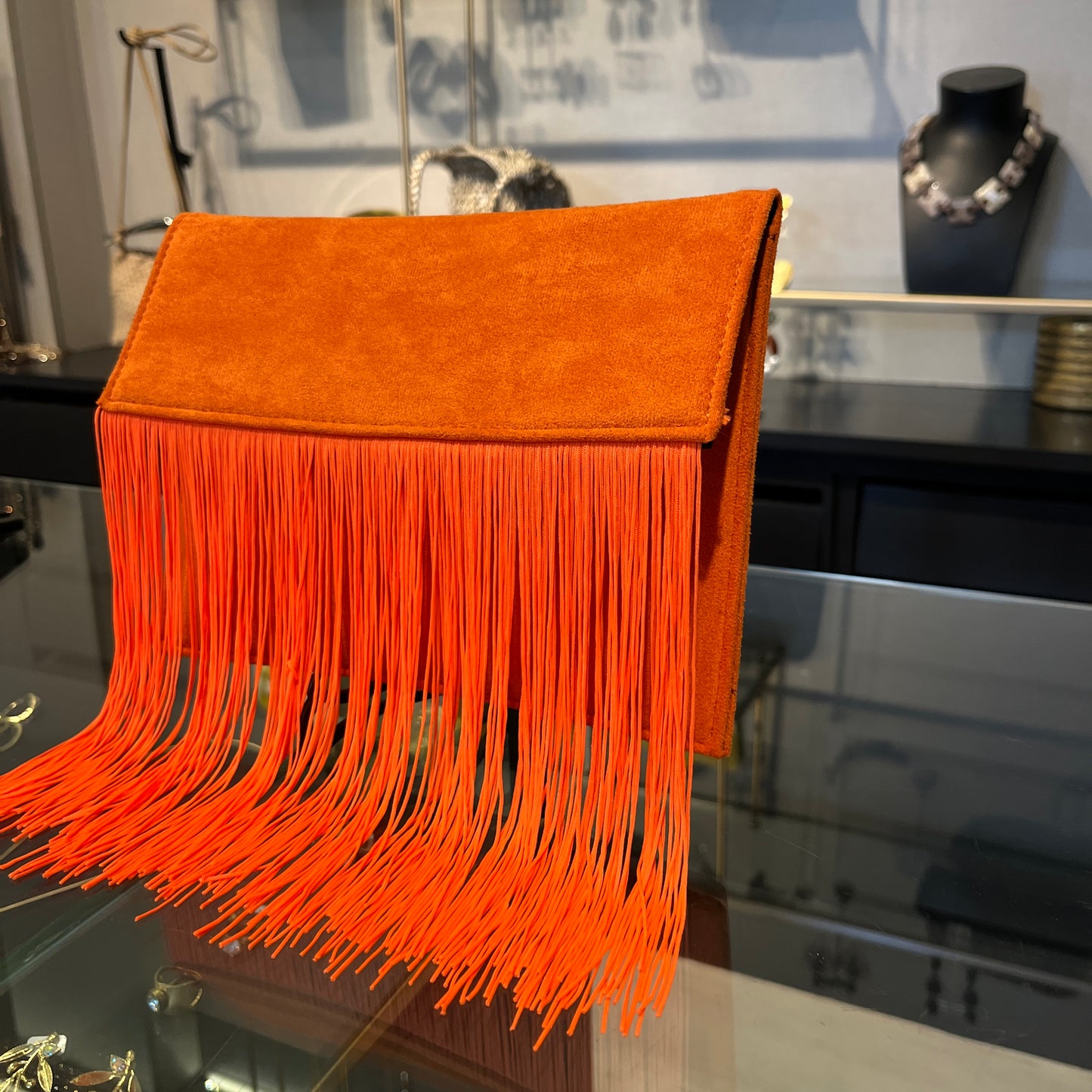Bolso naranja con flecos