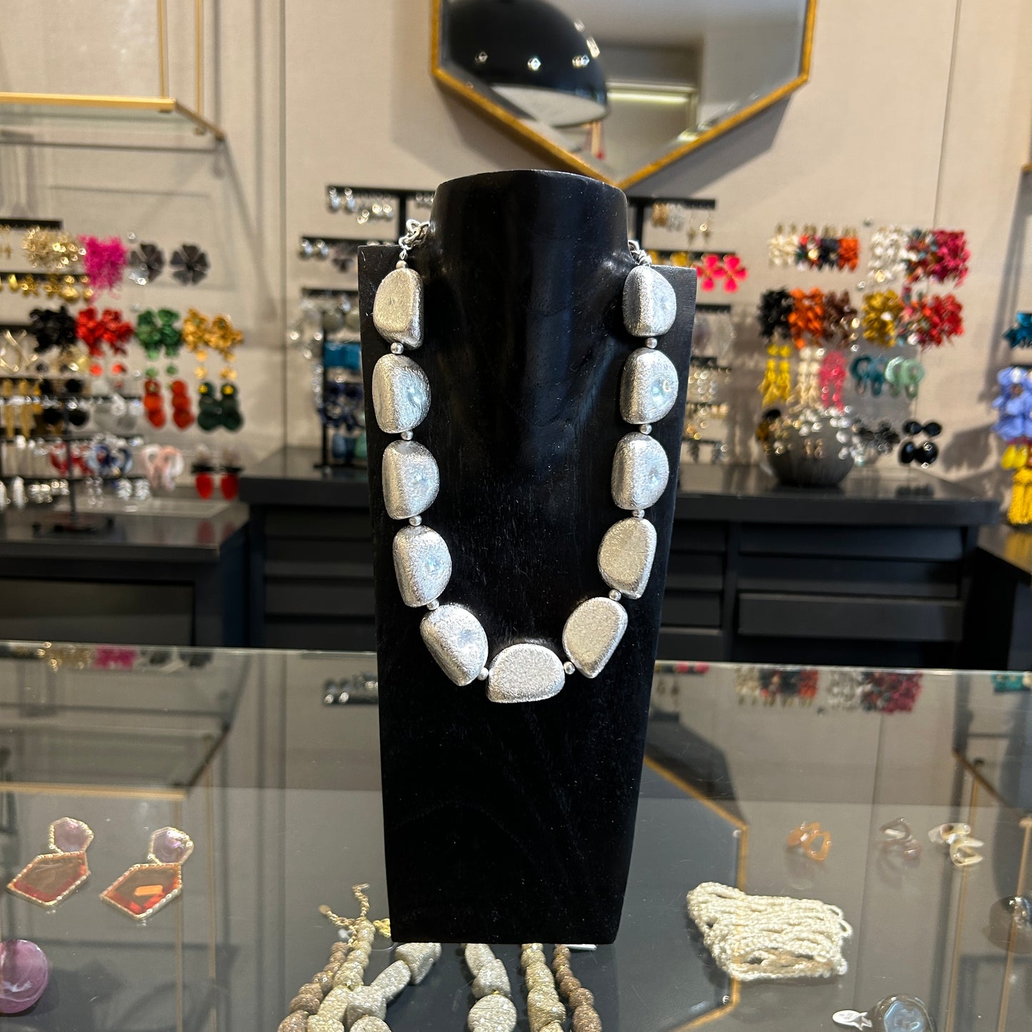 collar corto resina metalizada