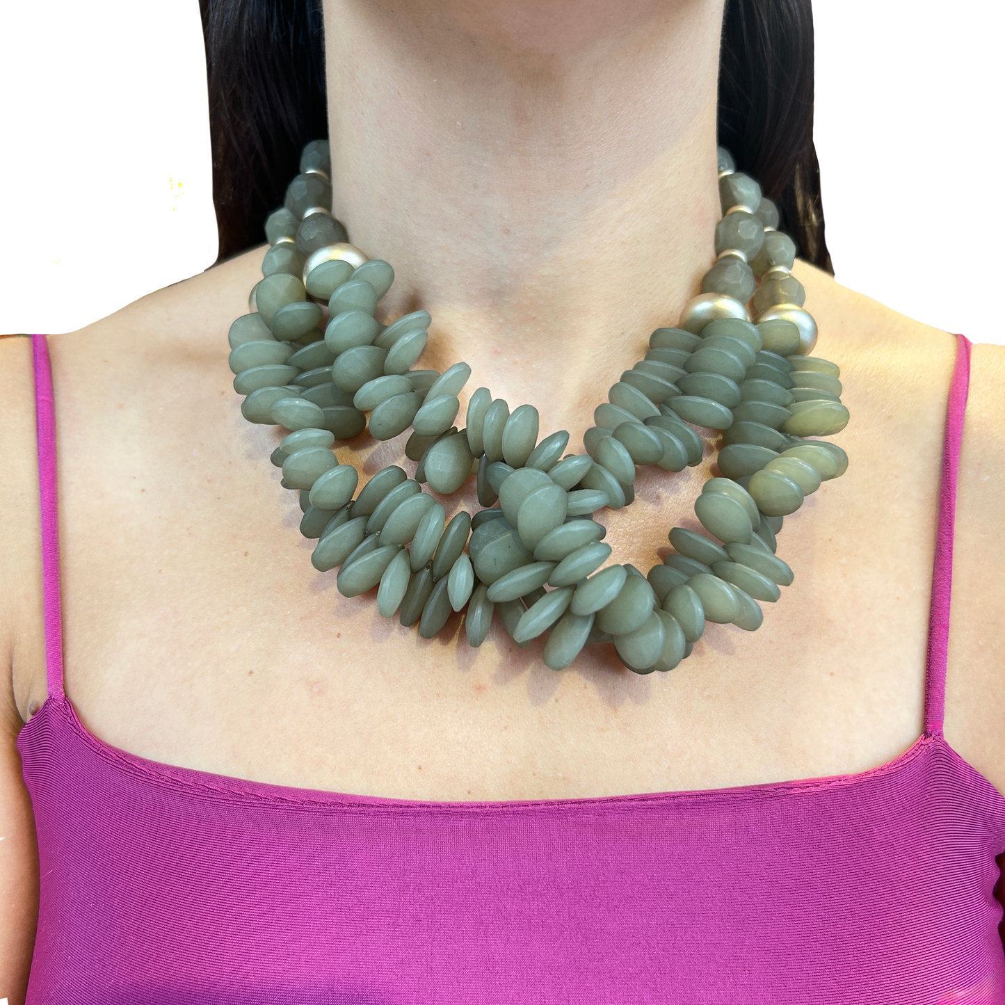 collar verde de resina