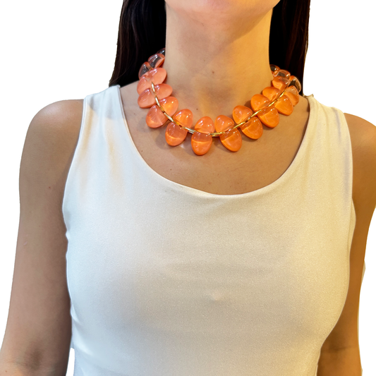 collar corto de resina  naranja 