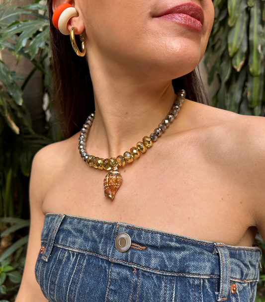 collar de cristales dorado y plateado 