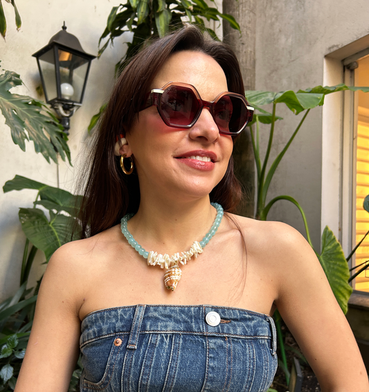 collar corto de cristal con caracol