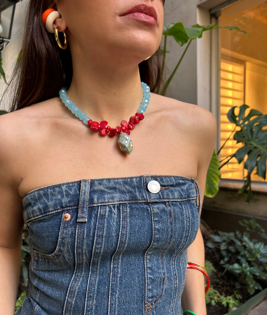 collar de cristales y pasta de coral 