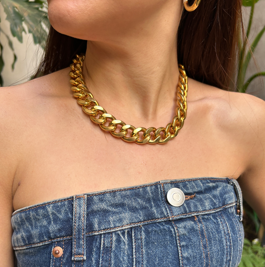 collar de acero  dorado 