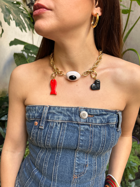 collar corto de dijes con cadena