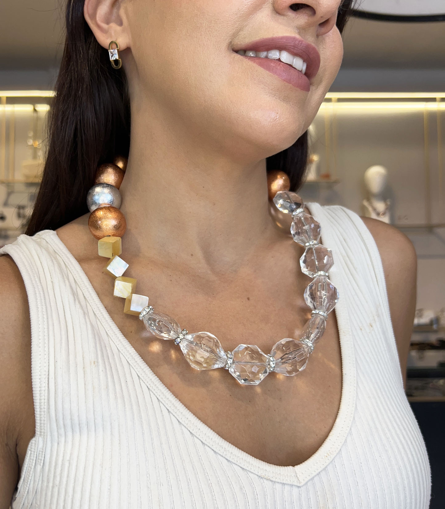 Collar rose transparente y nacar