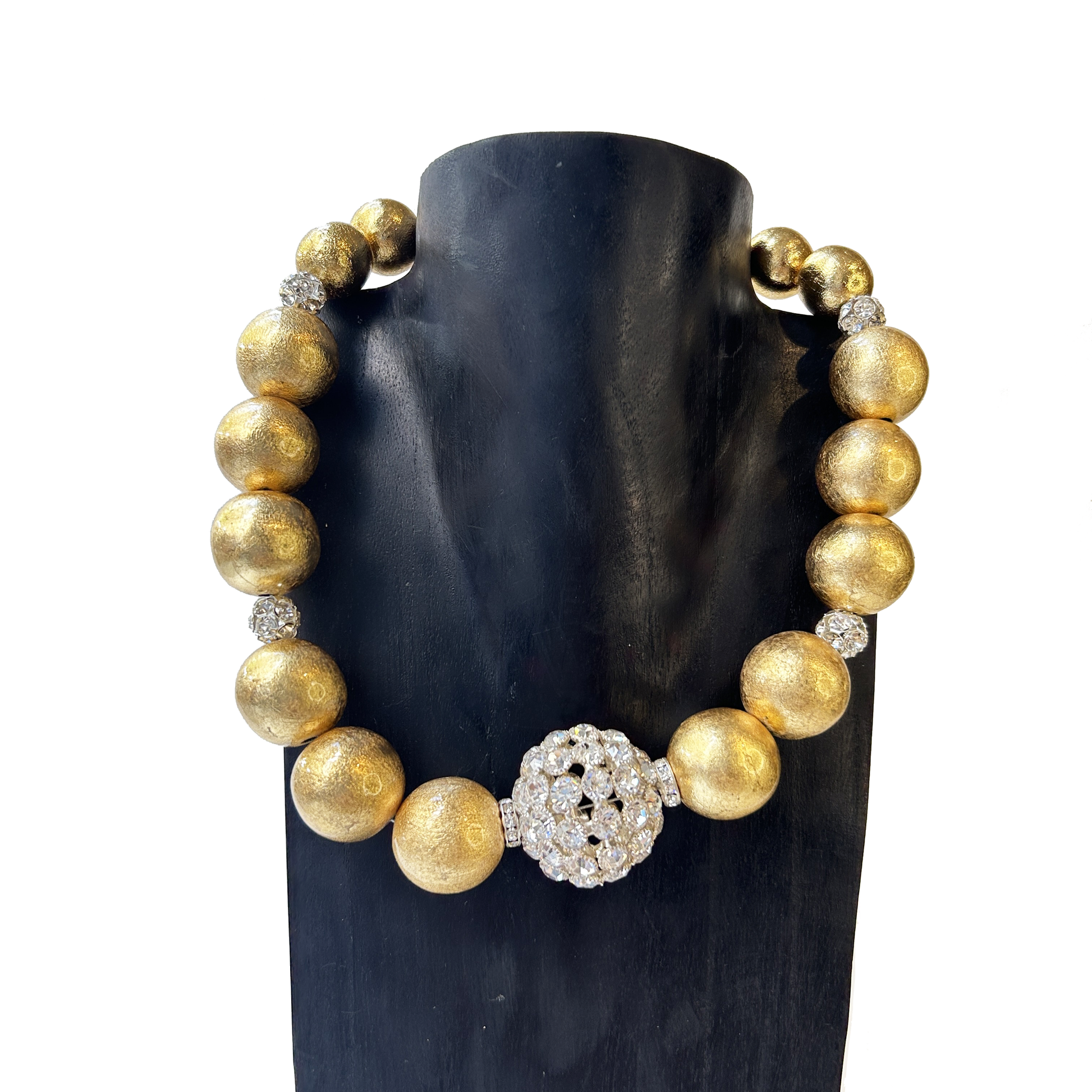 collar dorado con cristal