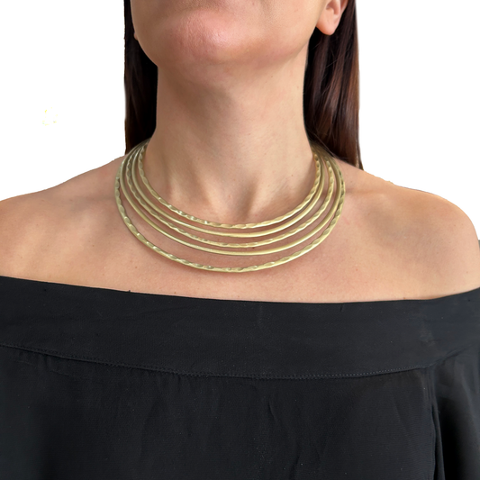 collar rigido dorado 