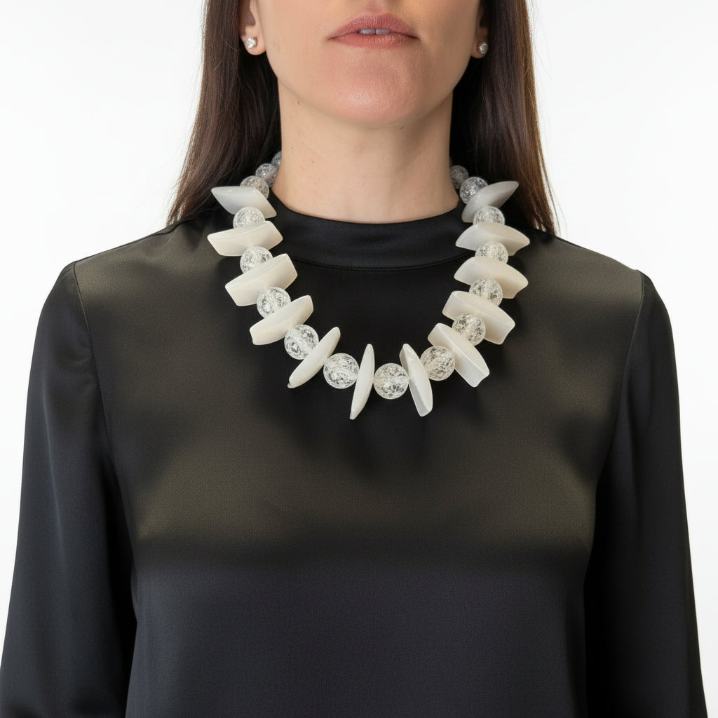 Collar blanco combinado