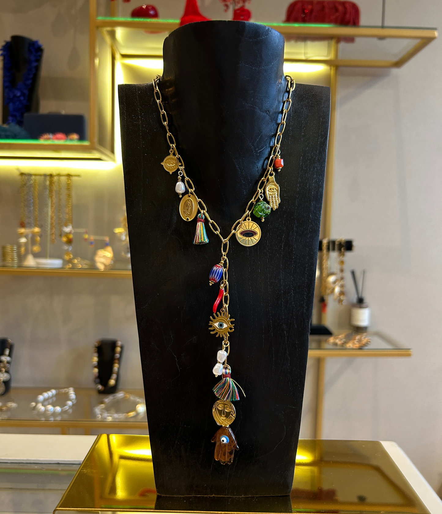 Collar corbatero dijes protección