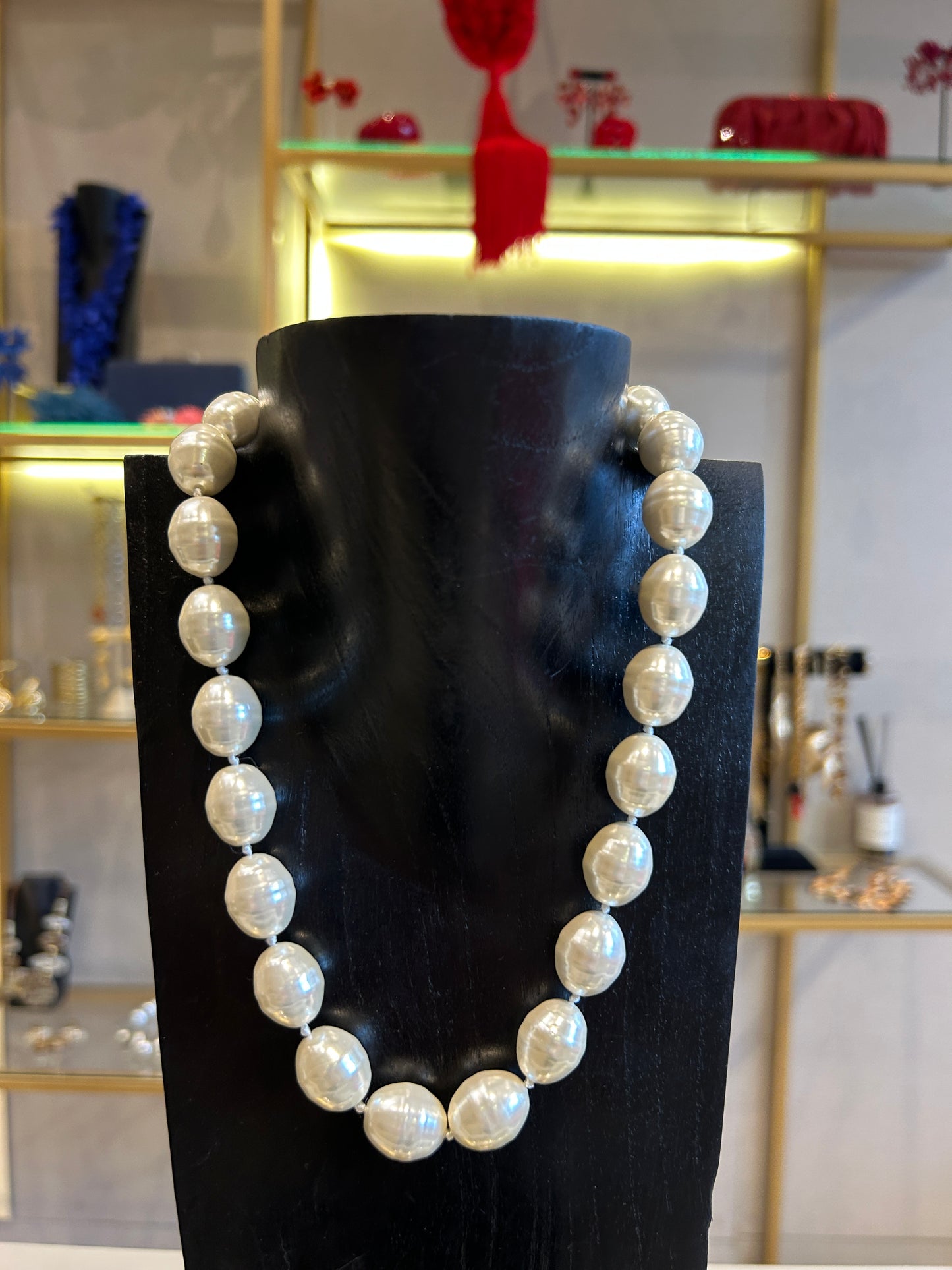 collar corto de perlas