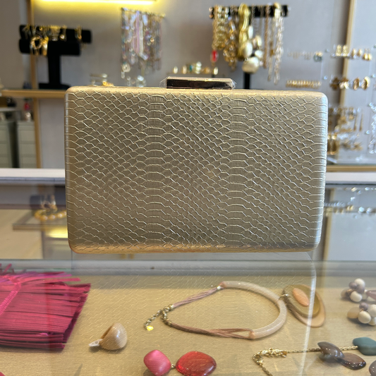 bolso dorado de reptil