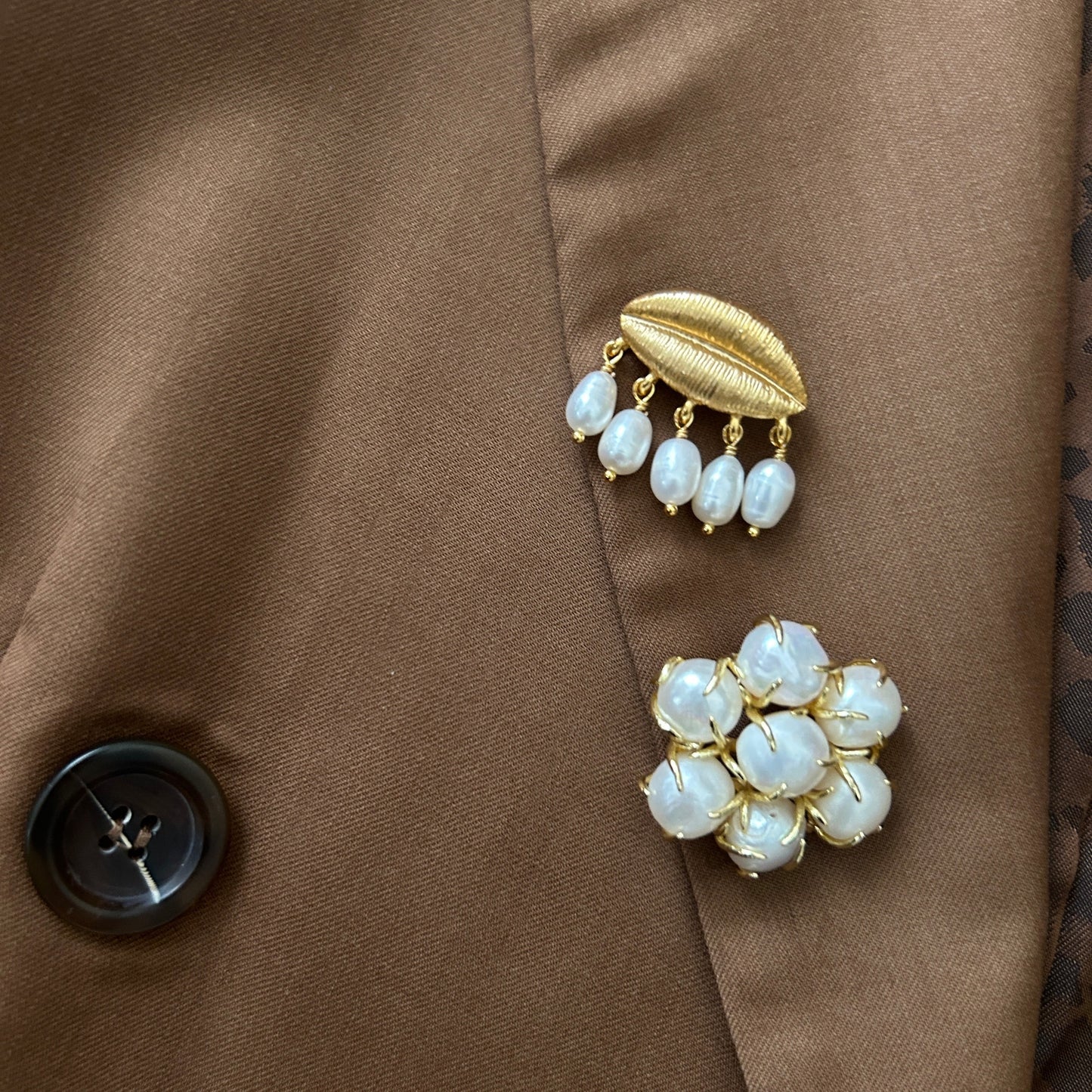 Broche boca con perlas