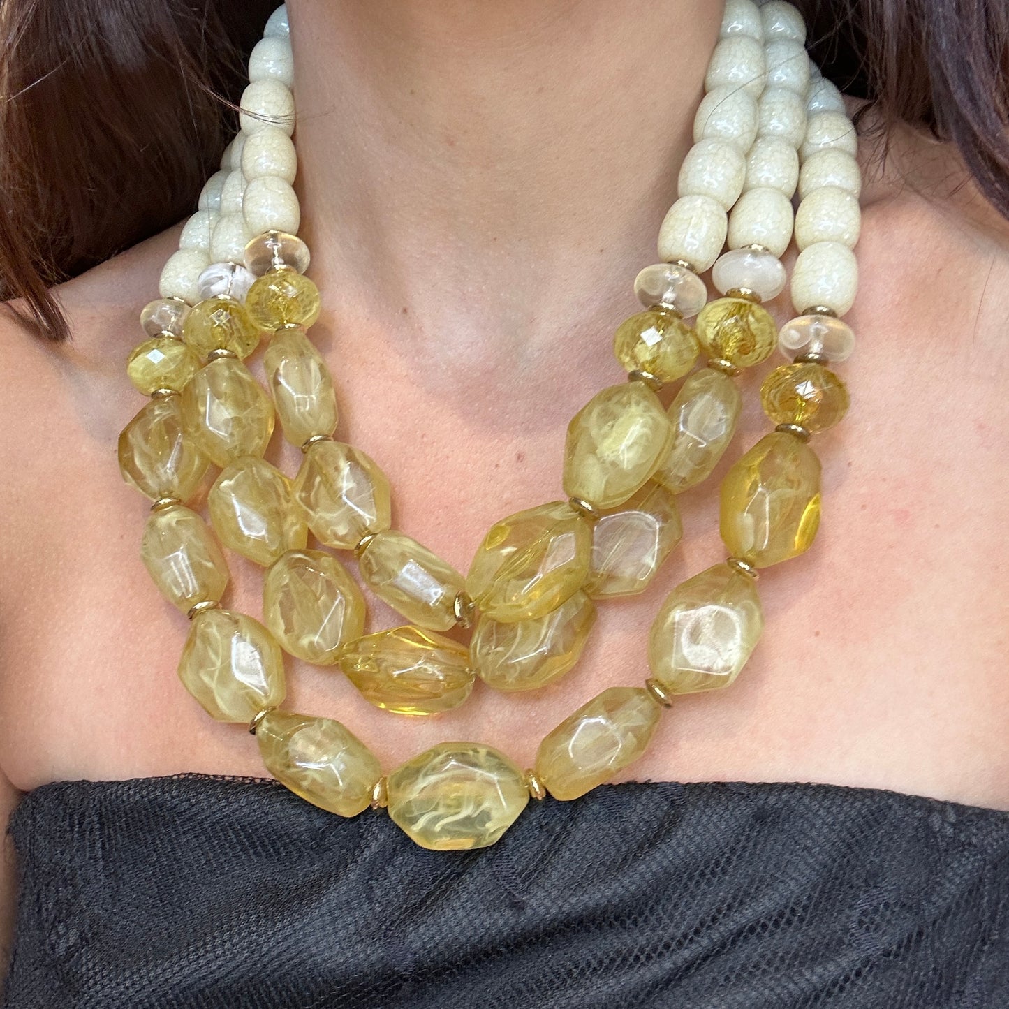 Collar tres vueltas amarillo