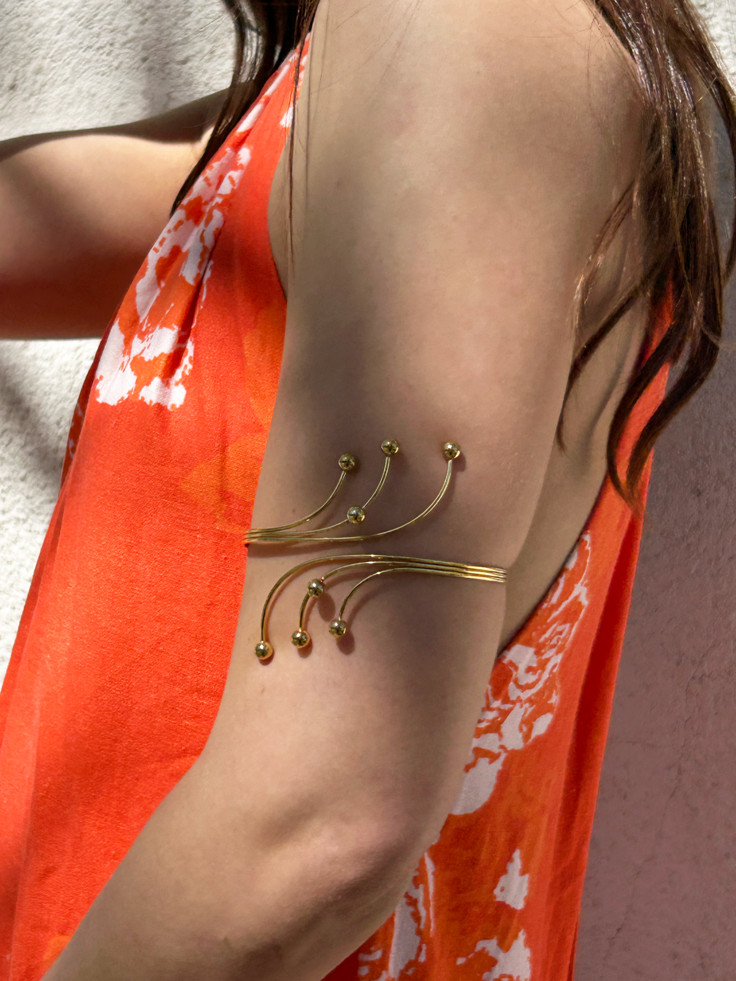 Brazalete esferas dorado