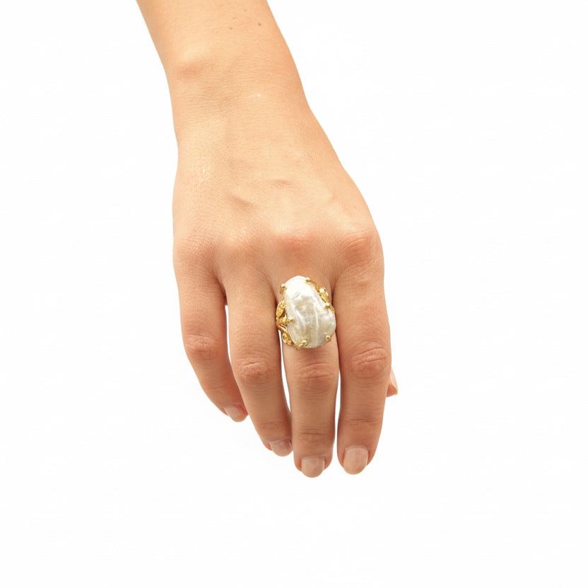 Anillo perla barroca  alargada