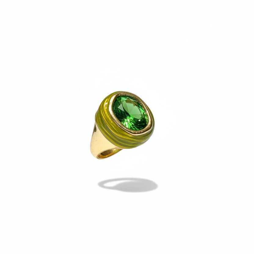 anillo con piedra verde 