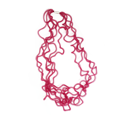 Collar red con volumen