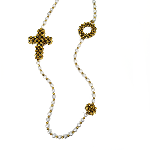 collar de perlas y cristales