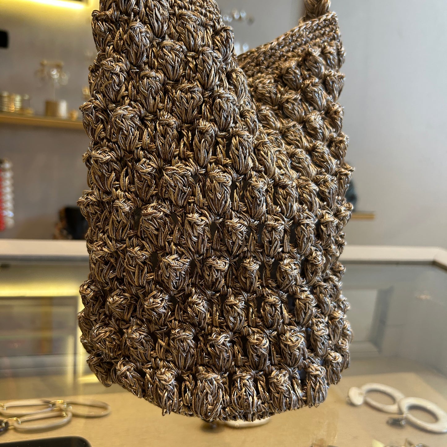 Bolso tejido dorado, plateado  y bronce