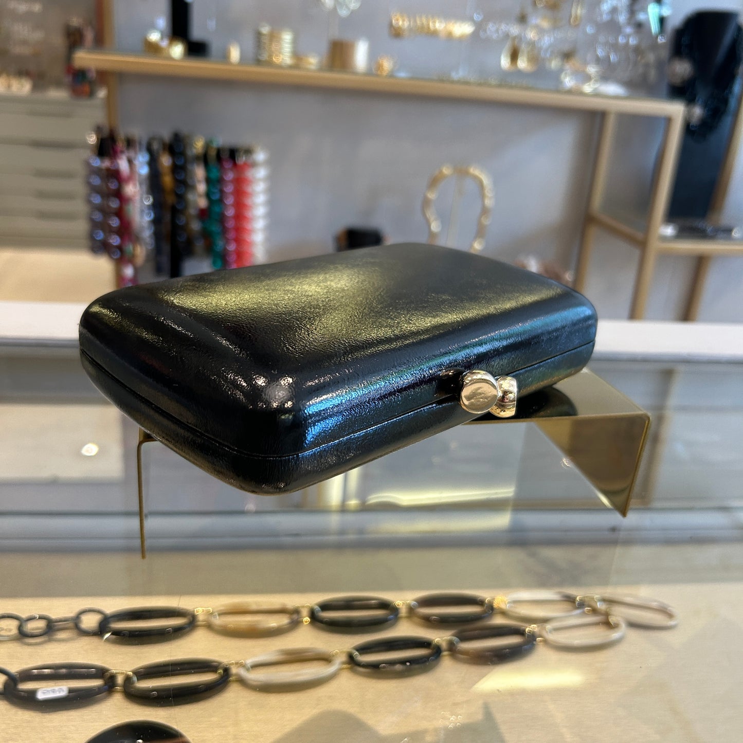 Clutch negro  brillante