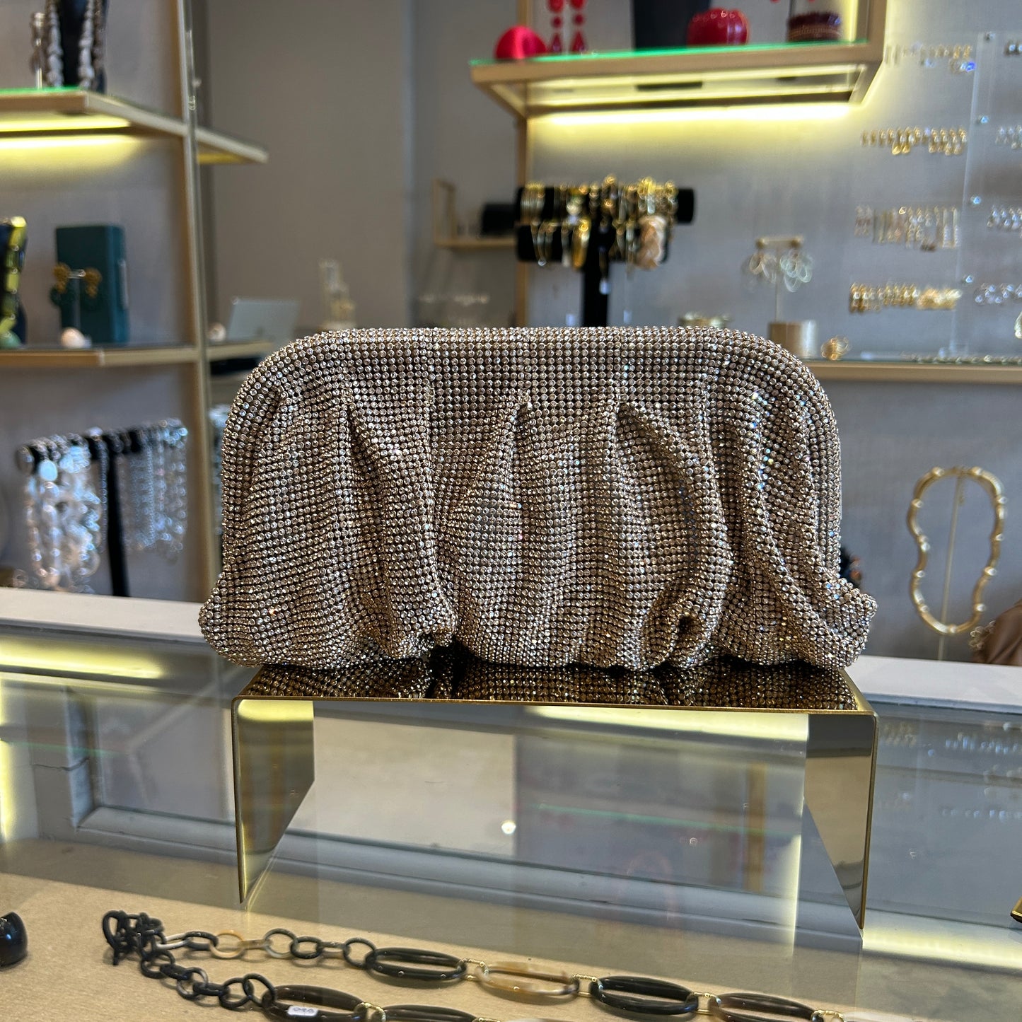 bolso de malla de strass dorado 