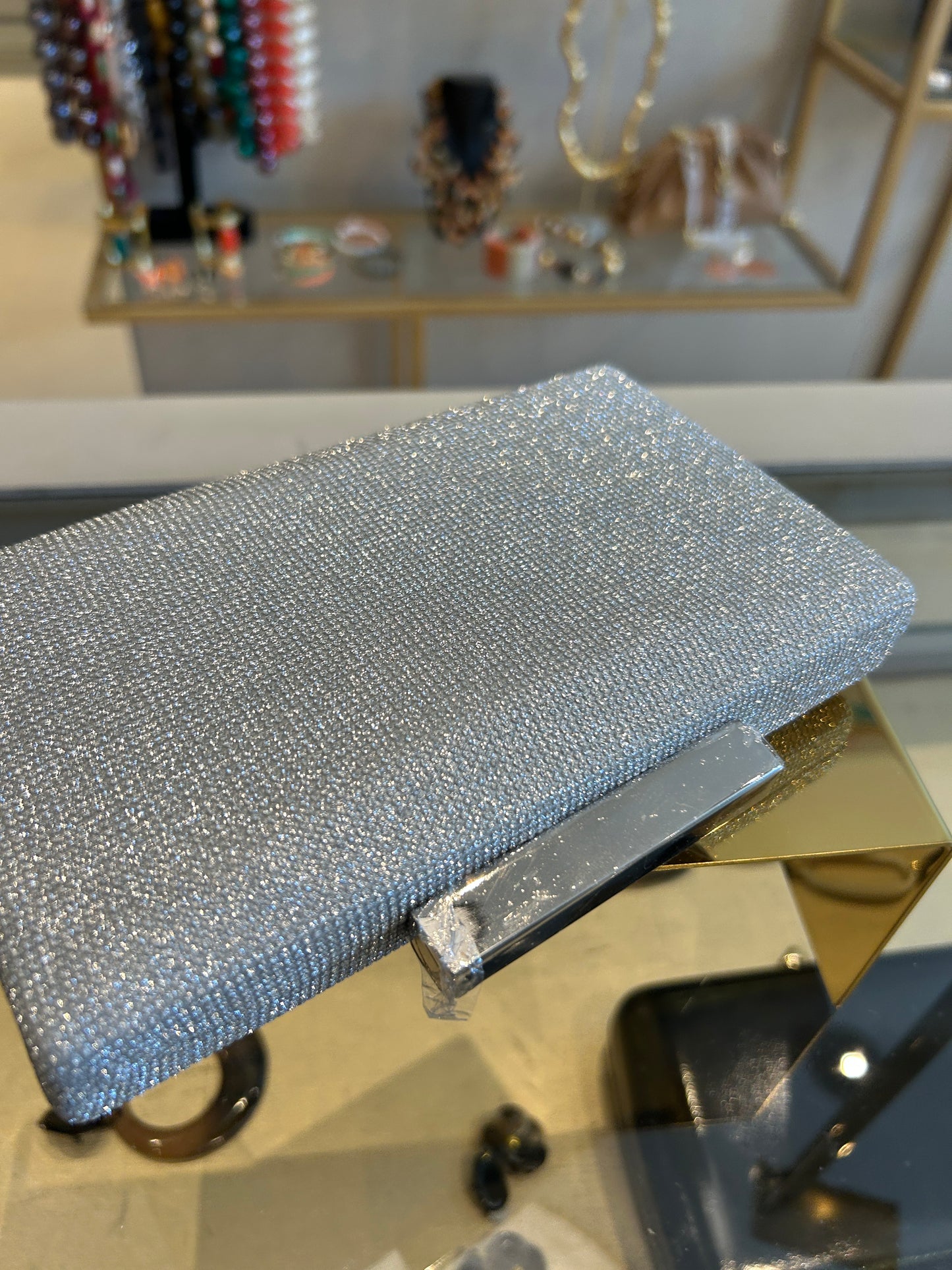 Clutch plateado brillante