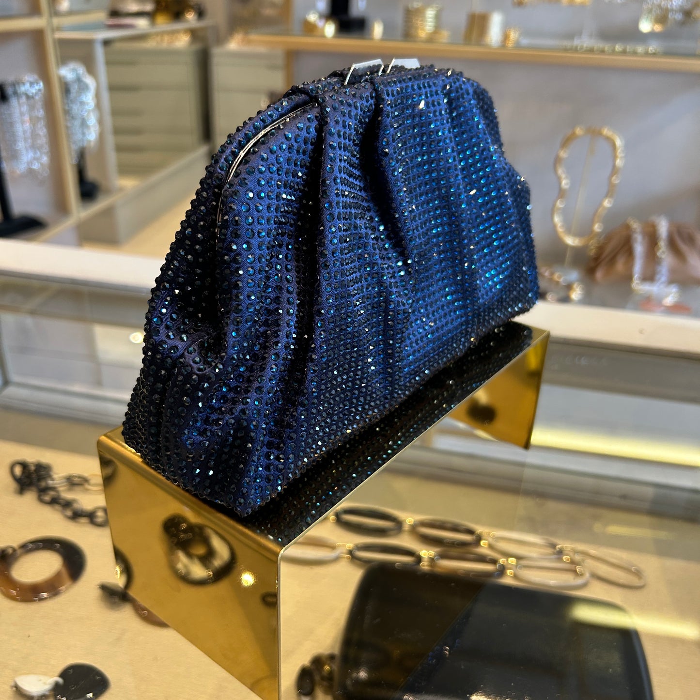 Bolso raso con strass azul
