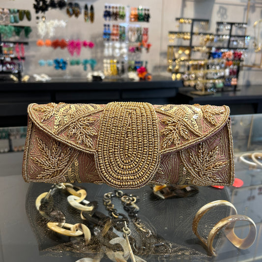 sobre rosa  con dorado 