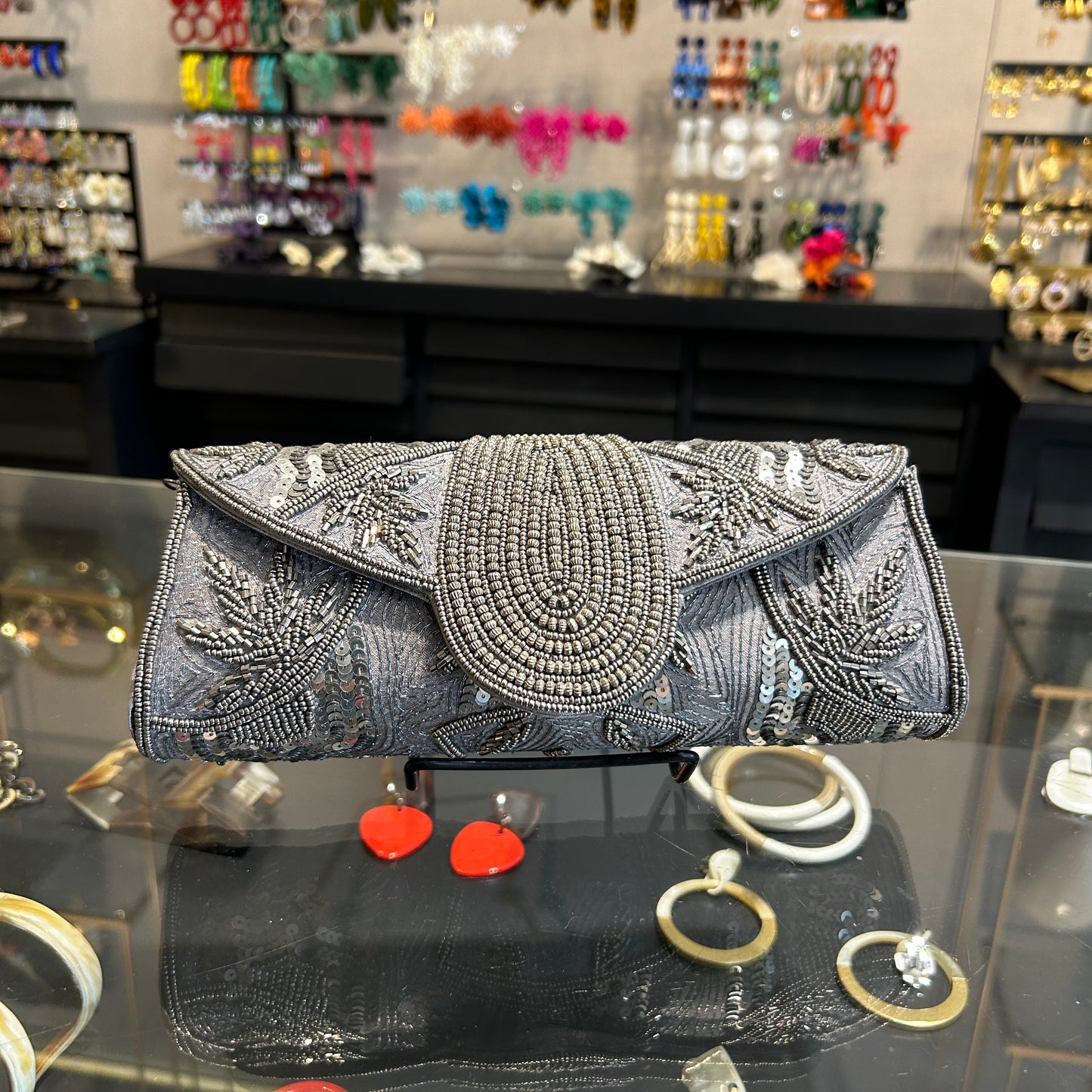 Bolso bordado en mostacillas