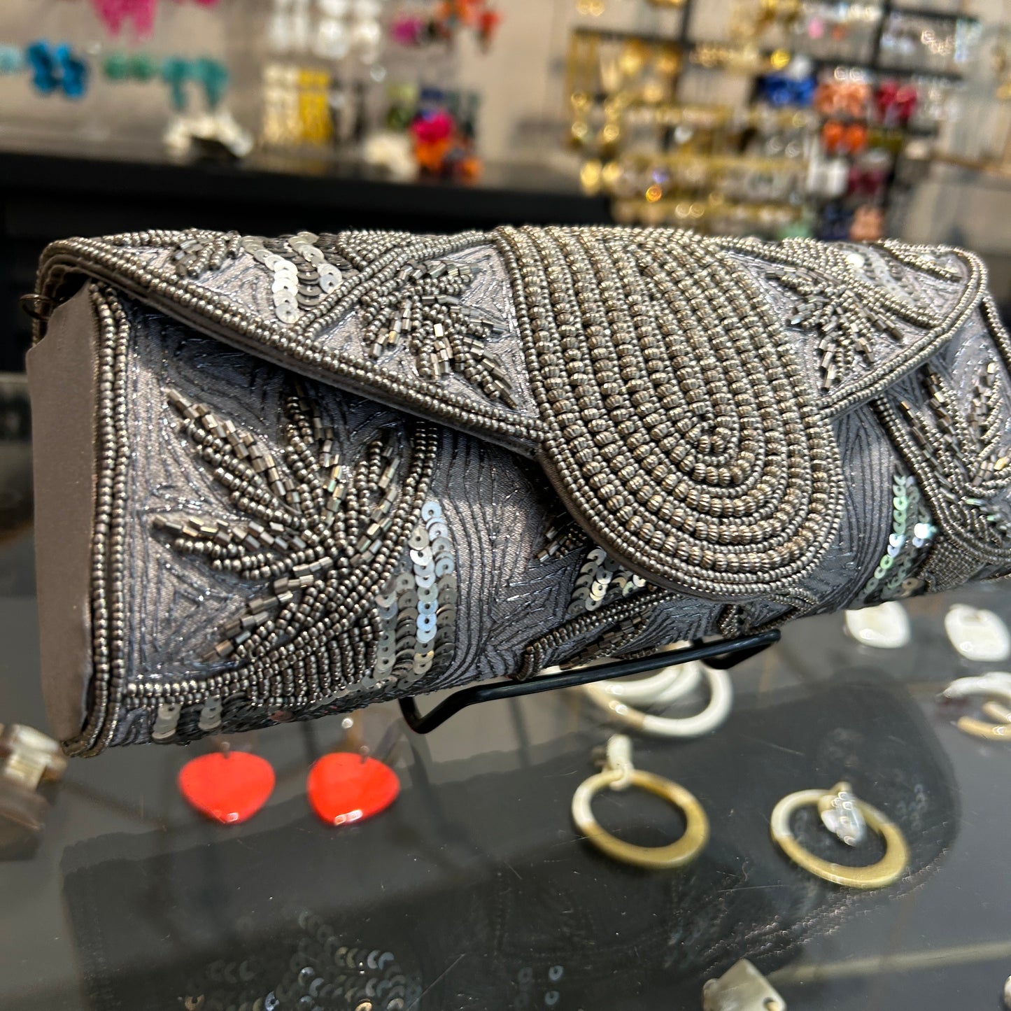 Bolso bordado en mostacillas