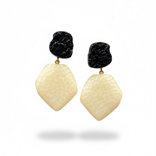 aros negros y beige 
